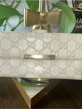 ✨💎GUCCI💎✨ Leather GG Guccisima long wallet.